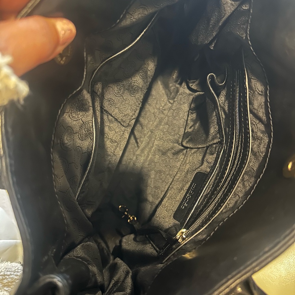 Micheal Kors Hamilton Leather Handbag - Picture 2 of 4